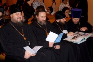 Во время Рождественских чтений (фото с сайта MagadanMedia.ru)