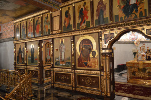 Фрагмент иконостаса нижнего храма собора (фото с сайта Kolyma.ru)